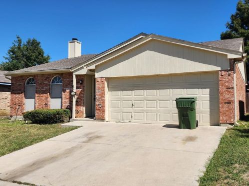 607 Hollyberry Dr, Midlothian TX  76063-3621 exterior