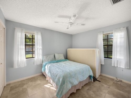 545 11 Ave, Vero Beach FL 32960-3707 exterior