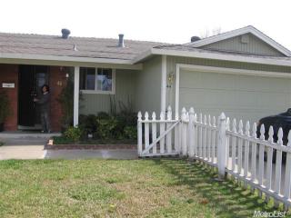 44 Tillman Cir, Sacramento, CA 95823-4114