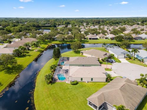 1390 9 Pl, Vero Beach FL 32960-2122 exterior