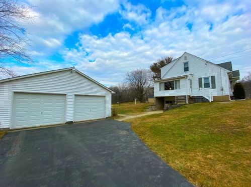 11 Tieline Rd, Grove City, PA 16127-6227