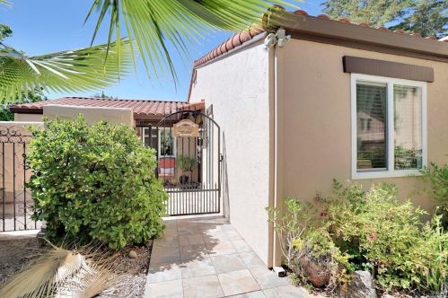 829 Shady Oak Dr, Santa Rosa CA  95404-6825 exterior