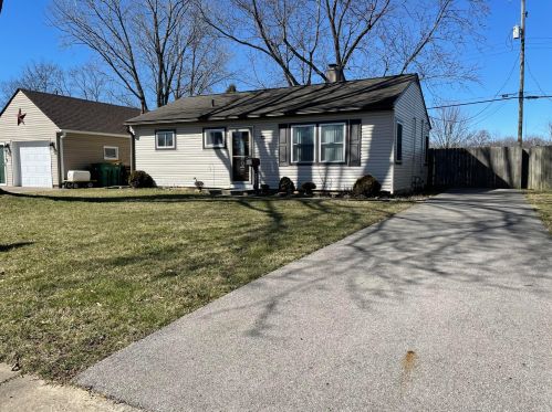 436 Madison Dr, West Jefferson OH  43162-1304 exterior