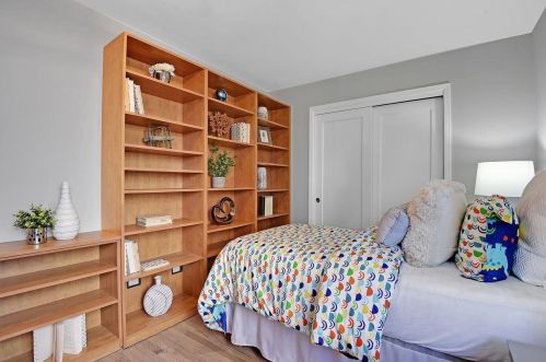 1725 Hampton Ave, Redwood City CA  94061-2608 exterior