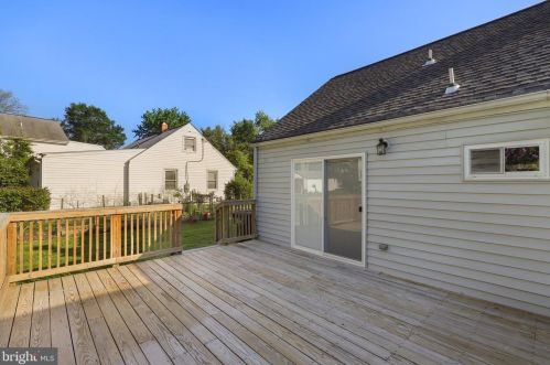 6677 Barrett Rd, Falls Church, VA 22042-4227