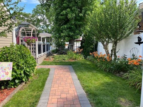 254 Woods Rd, Babylon, NY 11703-1408