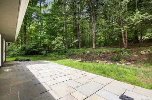 164 Westchester Ave, Scotts Corners NY  10576-1705 exterior