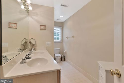 23 Hampshire Ct, Wilmington DE  19807-2535 exterior