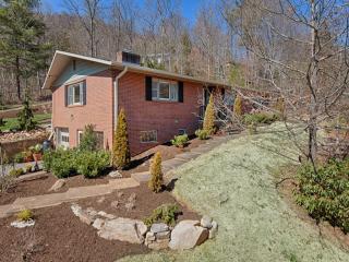 34 Robinhood Rd, Asheville, NC 28804-1637