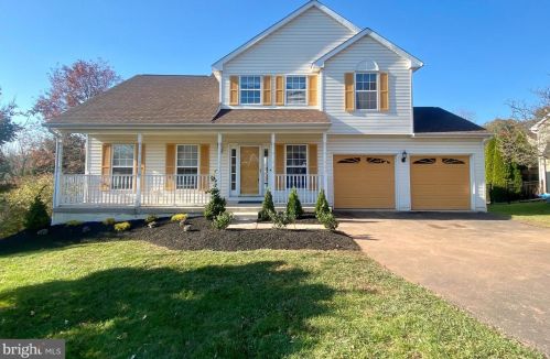 4 Green Briar Ct, Pottstown, PA 19464-3095