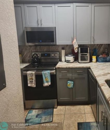 8985 17th Ct, Hollywood, FL 33025-7600