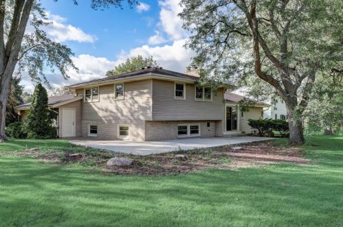 6118 Twin Oak Dr, Greendale WI  53129-2662 exterior