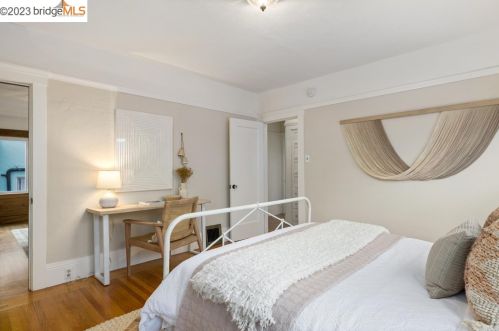 5117 Fairfax Ave, Oakland CA  94601-5410 exterior