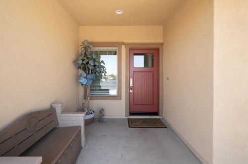 971 Bonnie View Dr, Hollister, CA 95023-5186