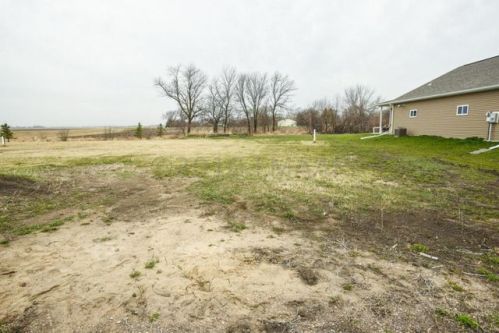 112 Riverwood Dr, Prosper, ND 58042-4020