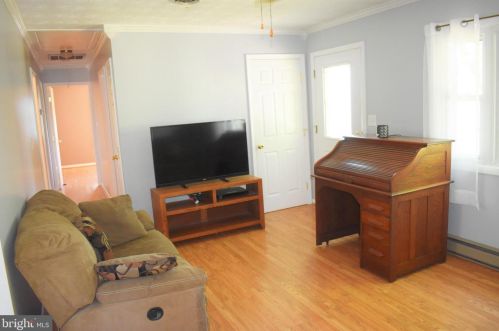 557 Ash St, Strasburg VA  22657-2027 exterior