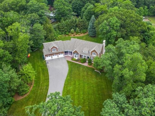 89 Farm Rd, Sherborn, MA 01770-1627