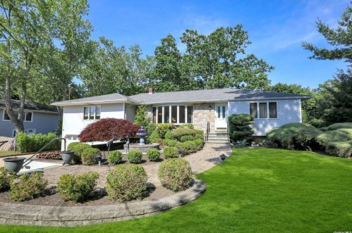 127 Hillside Ave, Nesconset, NY 11767-1530