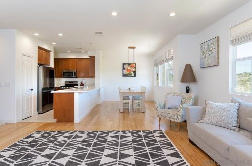 6962 Feldspar Pl, Carlsbad CA  92009-5212 exterior