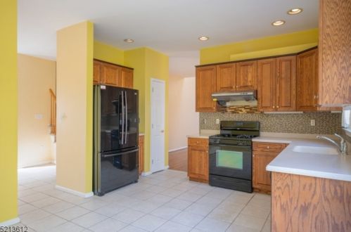 135 Gladstone Dr, Parsippany NJ  07054-3422 exterior