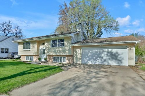 4701 Carolyn Ln, Saint Paul, MN 55110-3132
