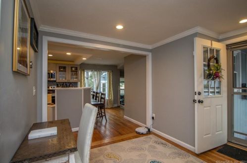20 Taylor St, Windsor CT  06095-2434 exterior