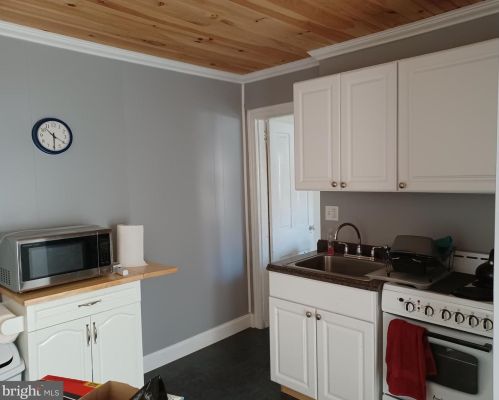 714 Moore St, Norristown, PA 19401-4157