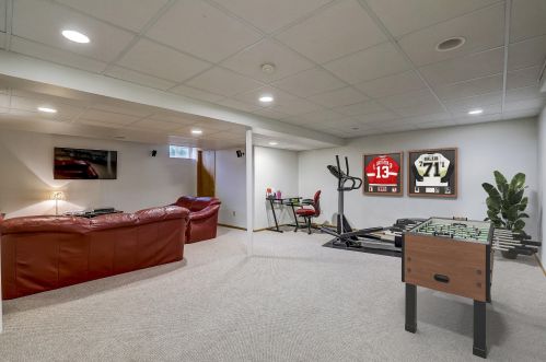 2234 Glenbrook Ln, Thiensville WI  53092-3116 exterior