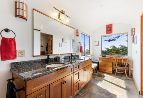 14240 Headlands Point Way, Mendocino CA  95460-9612 exterior