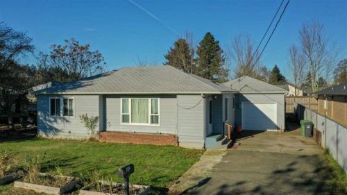1031 Williams Ave, Woodburn, OR 97071-3734