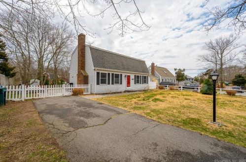 2 Katherine Rd, Lyme CT  06371-1620 exterior