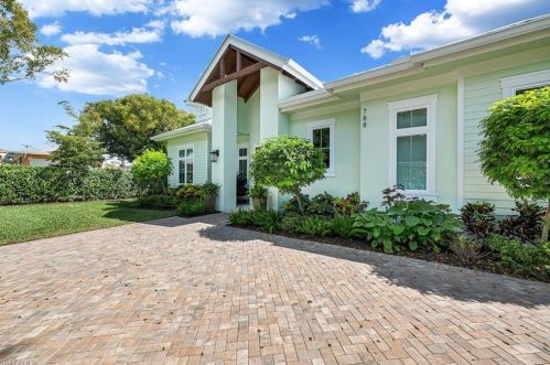 788 Broad Ct, Naples, FL 34102-5527