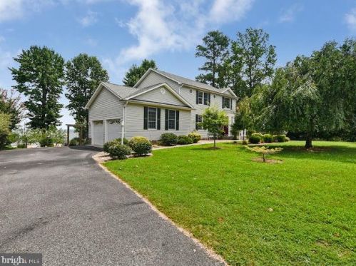 381 Monument Dr, Montross, VA 22520-8724