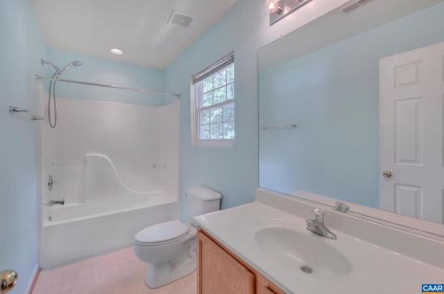 2 Riverside Dr, Bybee VA  22963-2021 exterior