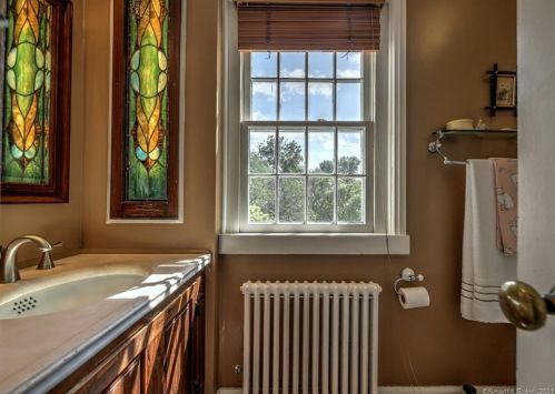 354 Moose Hill Rd, Upper Stepney CT  06468-2404 exterior