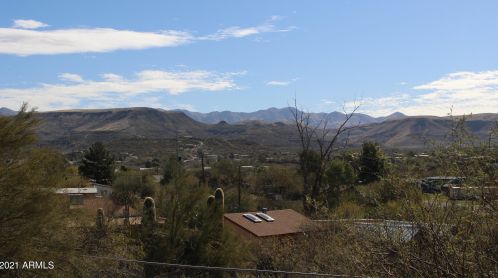 19725 Squaw Valley Rd, Black Canyon City, AZ 85324-9757