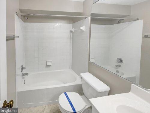 1268 Vintage Pl, Herndon VA  20194-1025 exterior