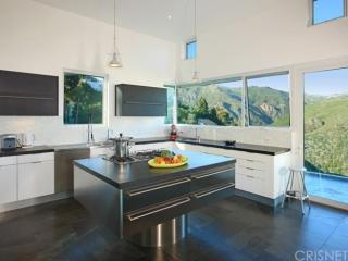 2878 Hume Rd, Malibu CA  90265-3410 exterior