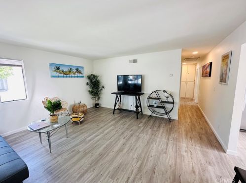 100 Louise St, Long Beach CA  90805-5320 exterior