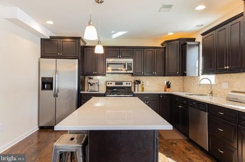 103 Dolington Rd, Yardley PA 19067-2621 exterior