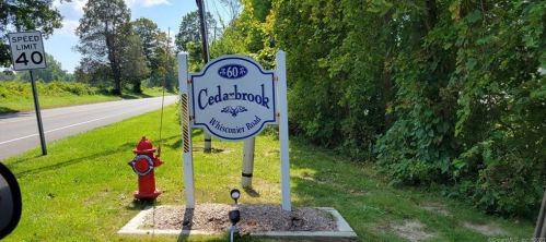 60 Whisconier Rd, Brookfield Center, CT 06804-3812