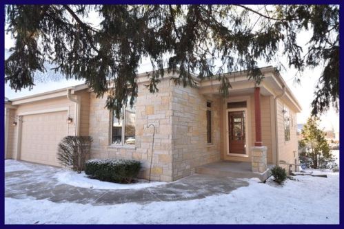 512 Garden Prairie Dr, Waukesha, WI 53186-6830