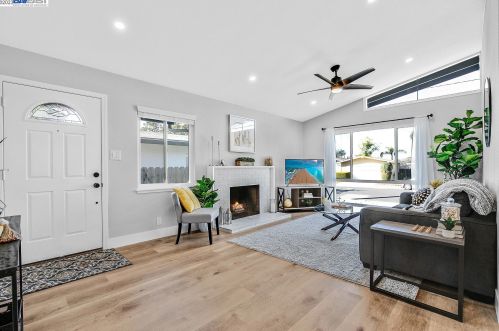 1681 Spruce St, Livermore CA  94551-1919 exterior