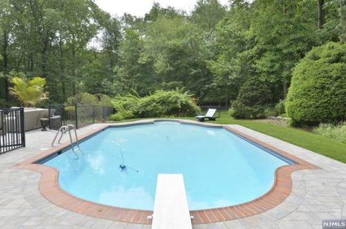 11 Glenwood Dr, Upper Saddle River NJ  07458-3303 exterior