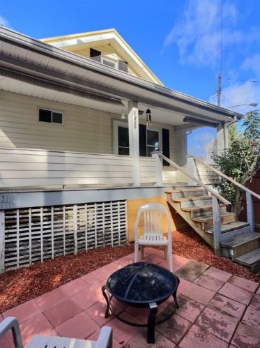 2325 6th Ave, Beaver Falls, PA 15010-3741