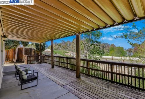 1549 Woodland Dr, West Pittsburg CA  94565-5633 exterior