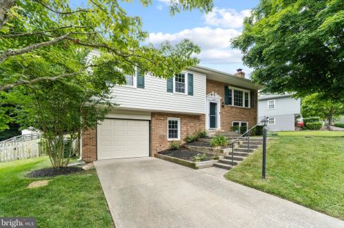11876 Catoctin Dr, Woodbridge, VA 22192-1112