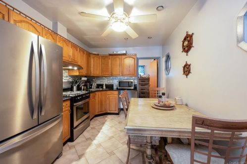 3267 Barkley Ave, Bronx, NY 10465-1641