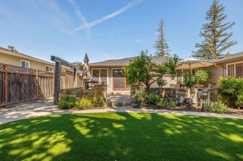 18 Ethel Ct, Redwood City CA  94061-2400 exterior