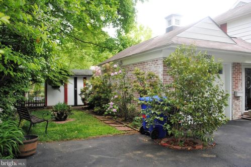 8201 Frst Hl Dr, Melrose Park PA  19027-1520 exterior